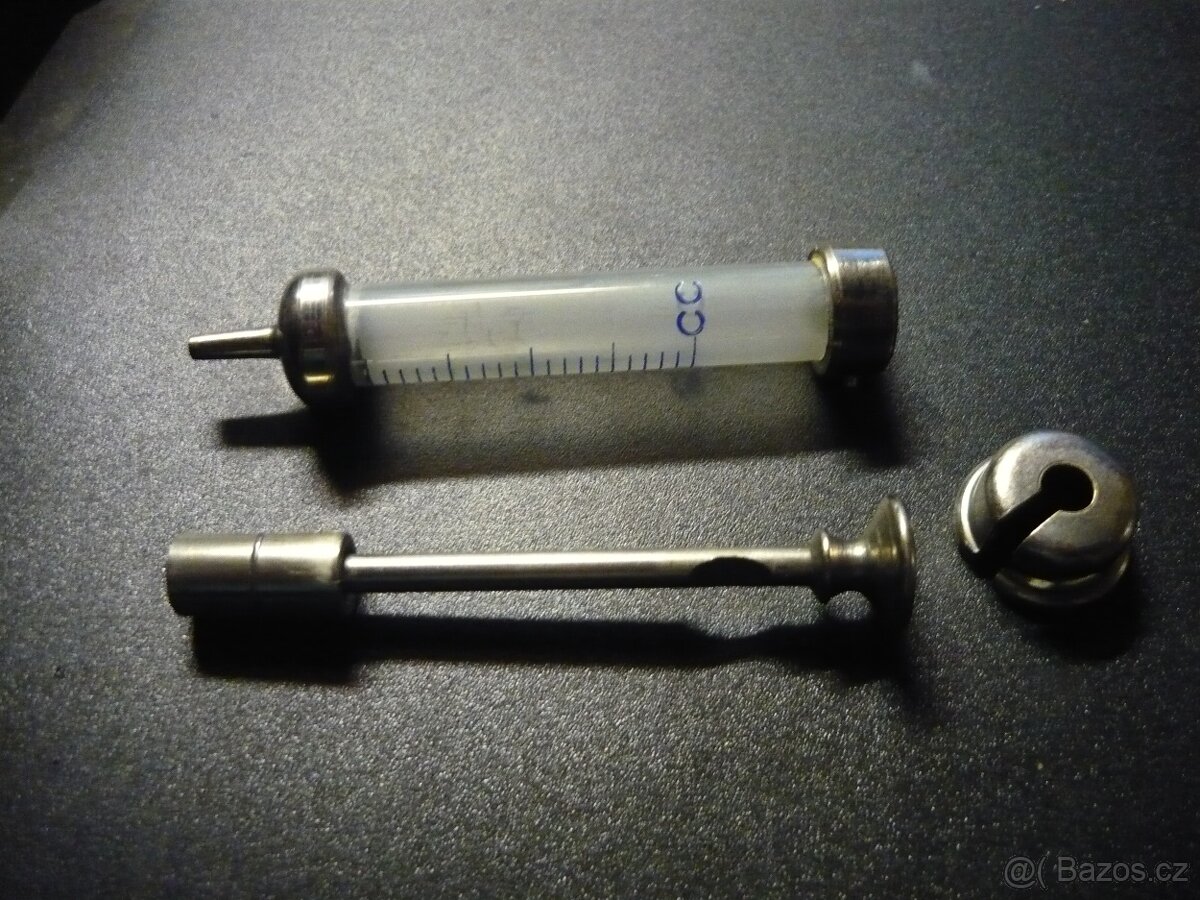 Stará skleněná stříkačka - 3