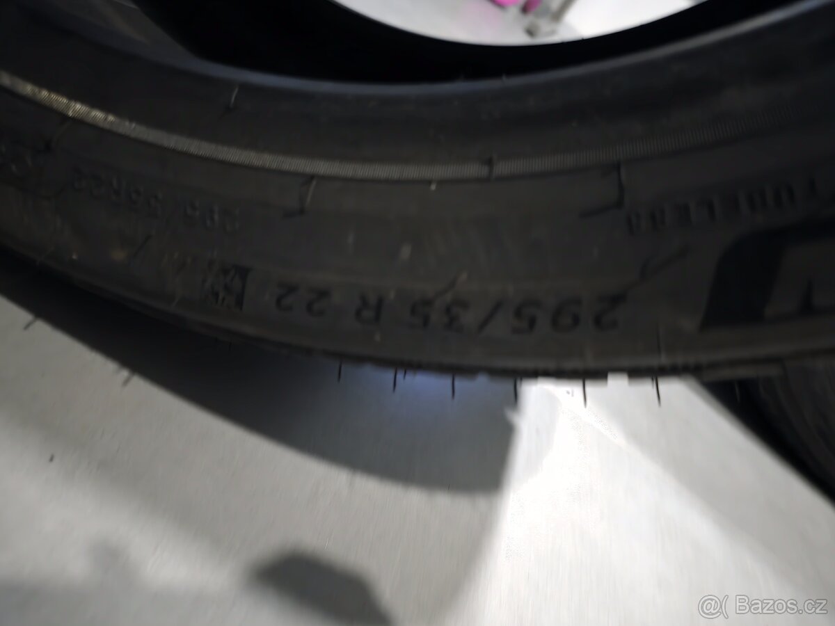 295/35 R22 - 3
