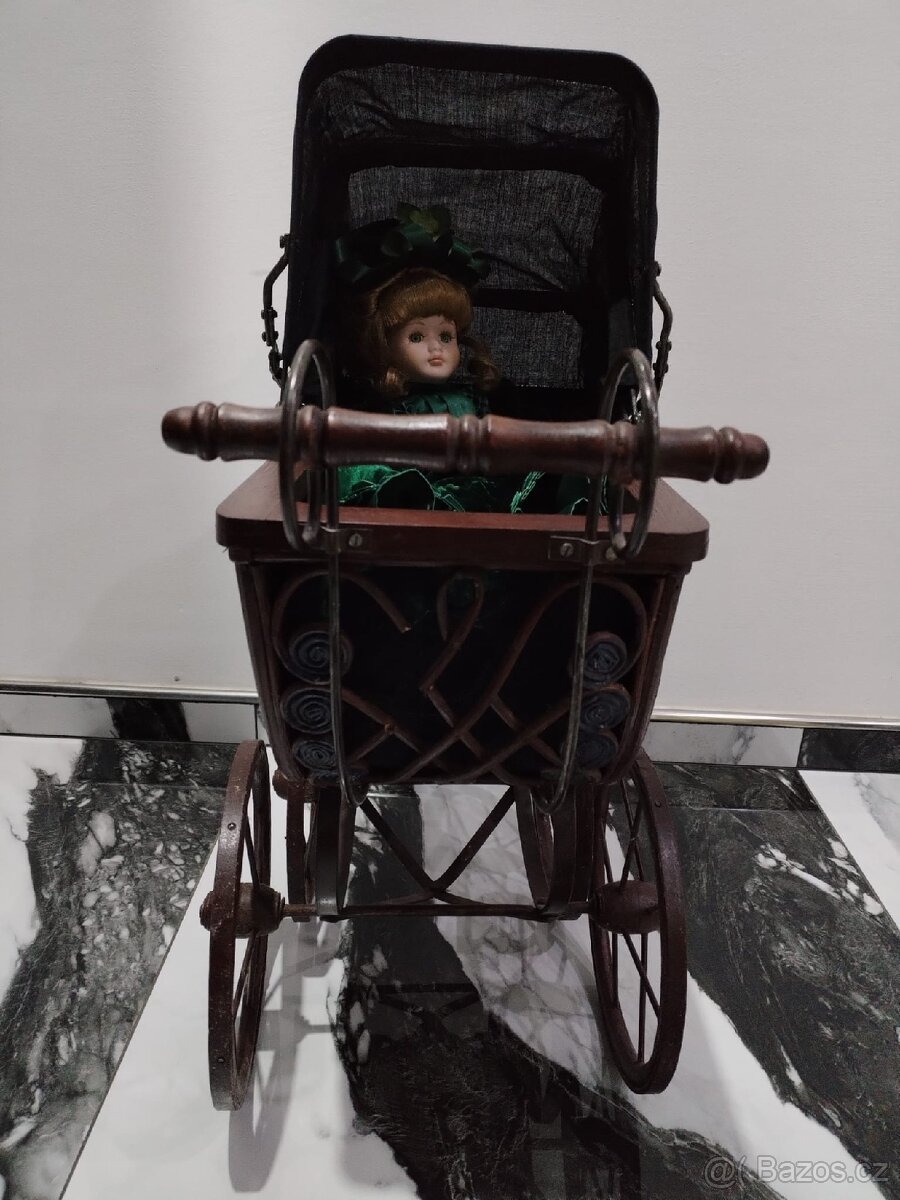 Starožitný kočárek pro panenky - 3