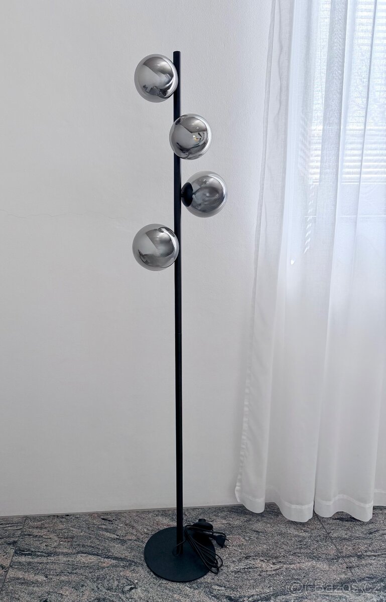 Černá stojací lampa - 3