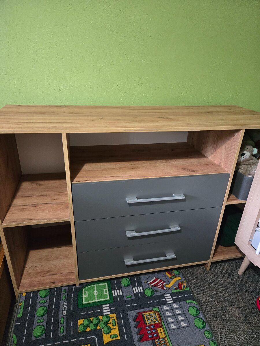 Skříň + přebalovacím pultem - 3