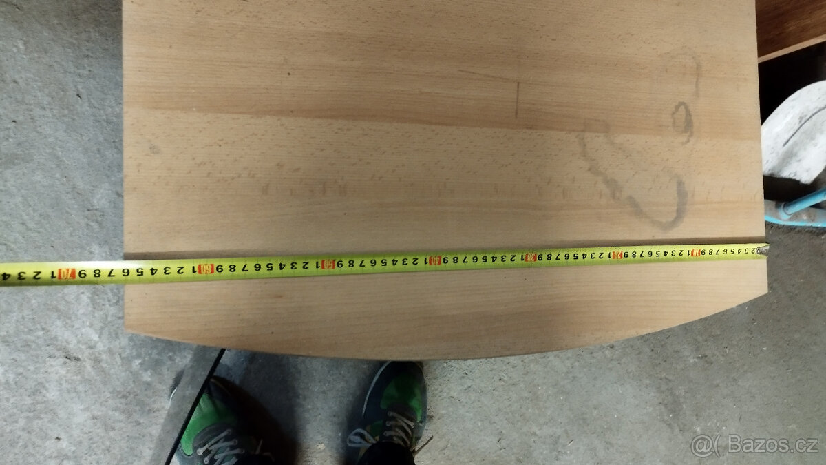 TV stolek se skleněnými dvířky na kolečkách - 3