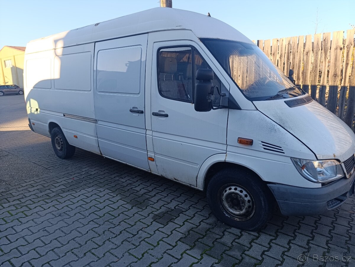 Mercedes-Benz Sprinter 2.2 CDI – 95 kW, 2006, skříňový, zadn - 3