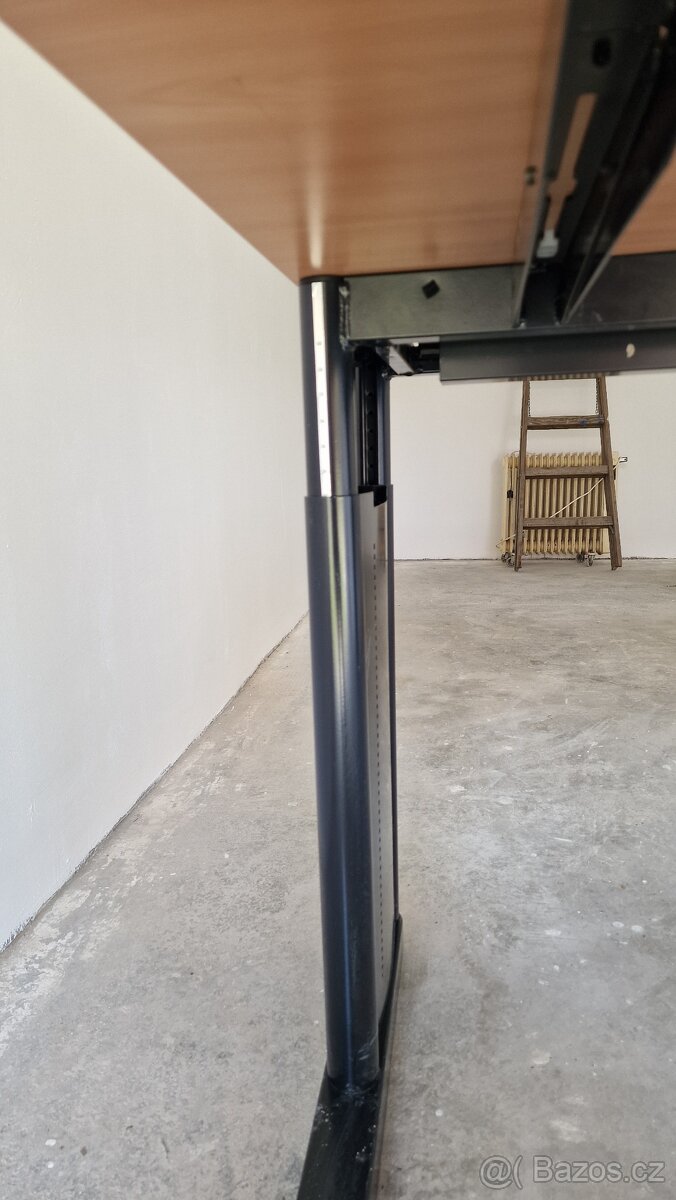 Výškově stavitelný kancelářský stůl - 3