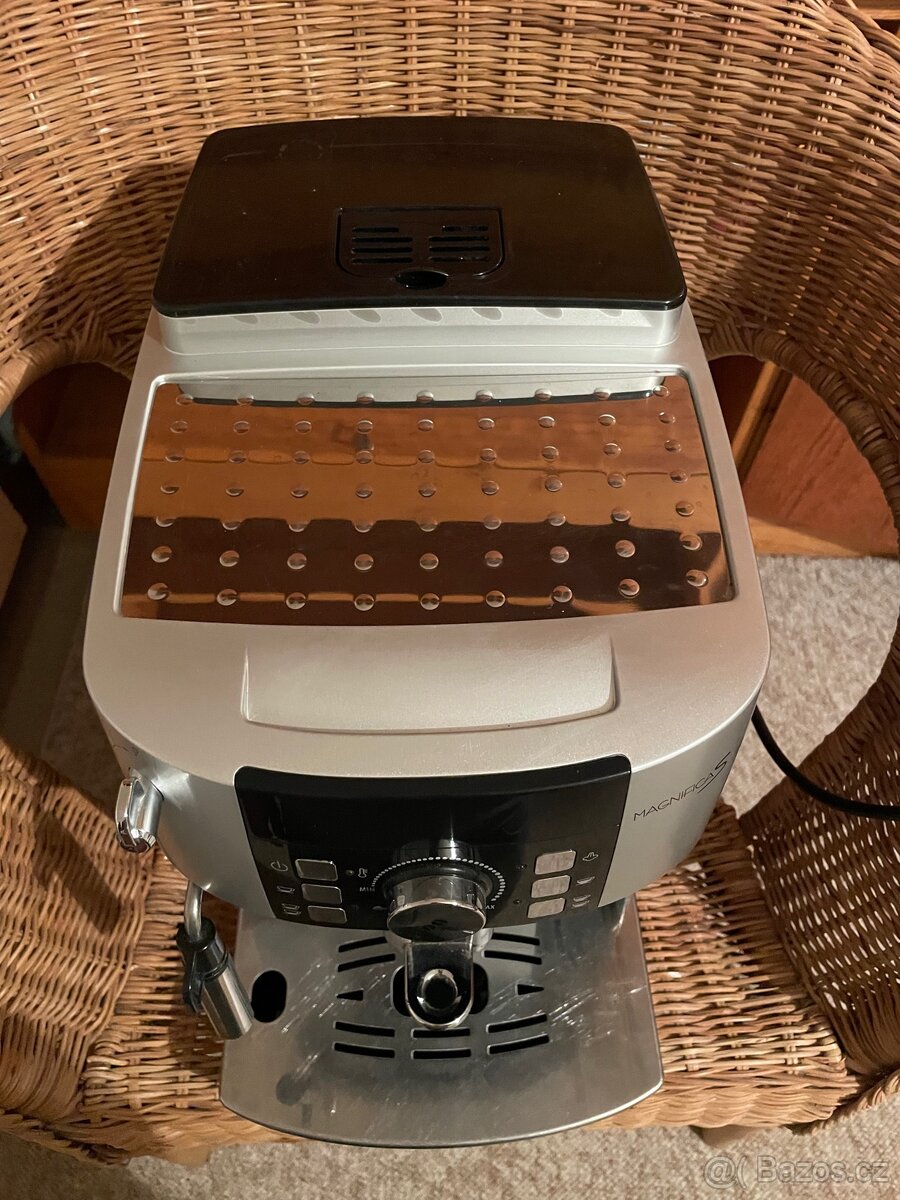 De’Longhi Magnifica S - kávovar v dobrém stavu - 3