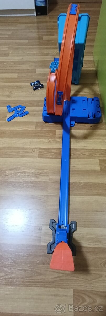 Hot Wheels dráha se dvěmi autíčky - 3