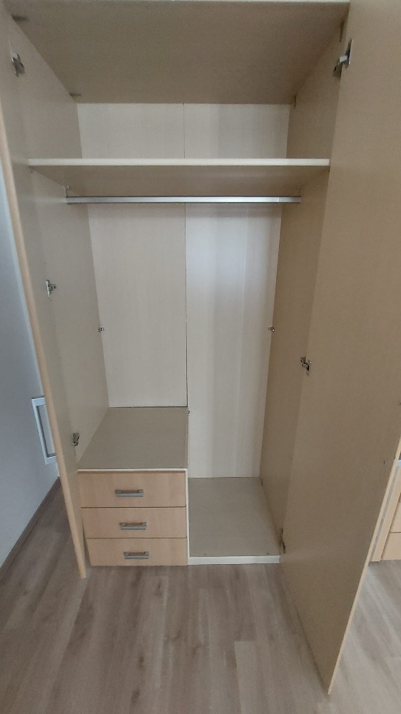 šatní skřiň se zrcadly - 3