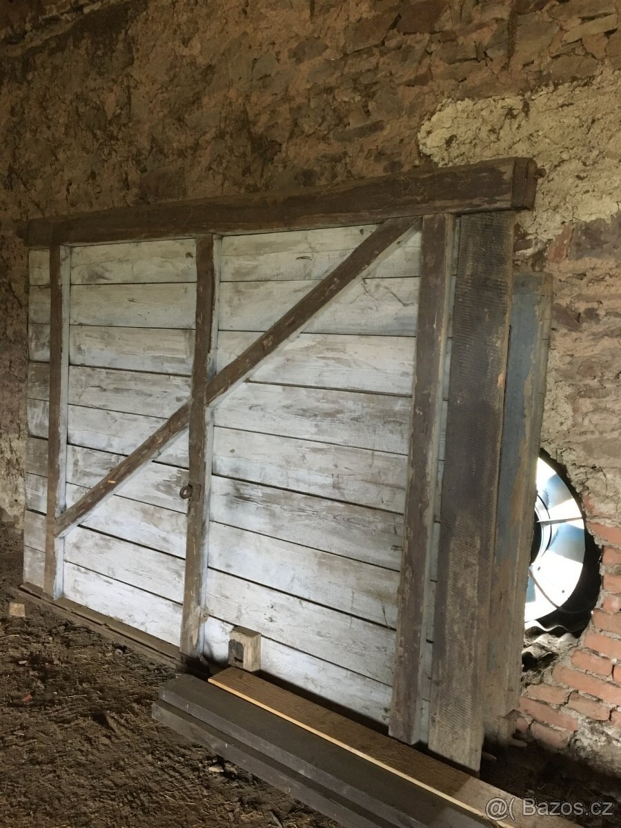 Vrata od stodoly zachovalá 2 páry - 3