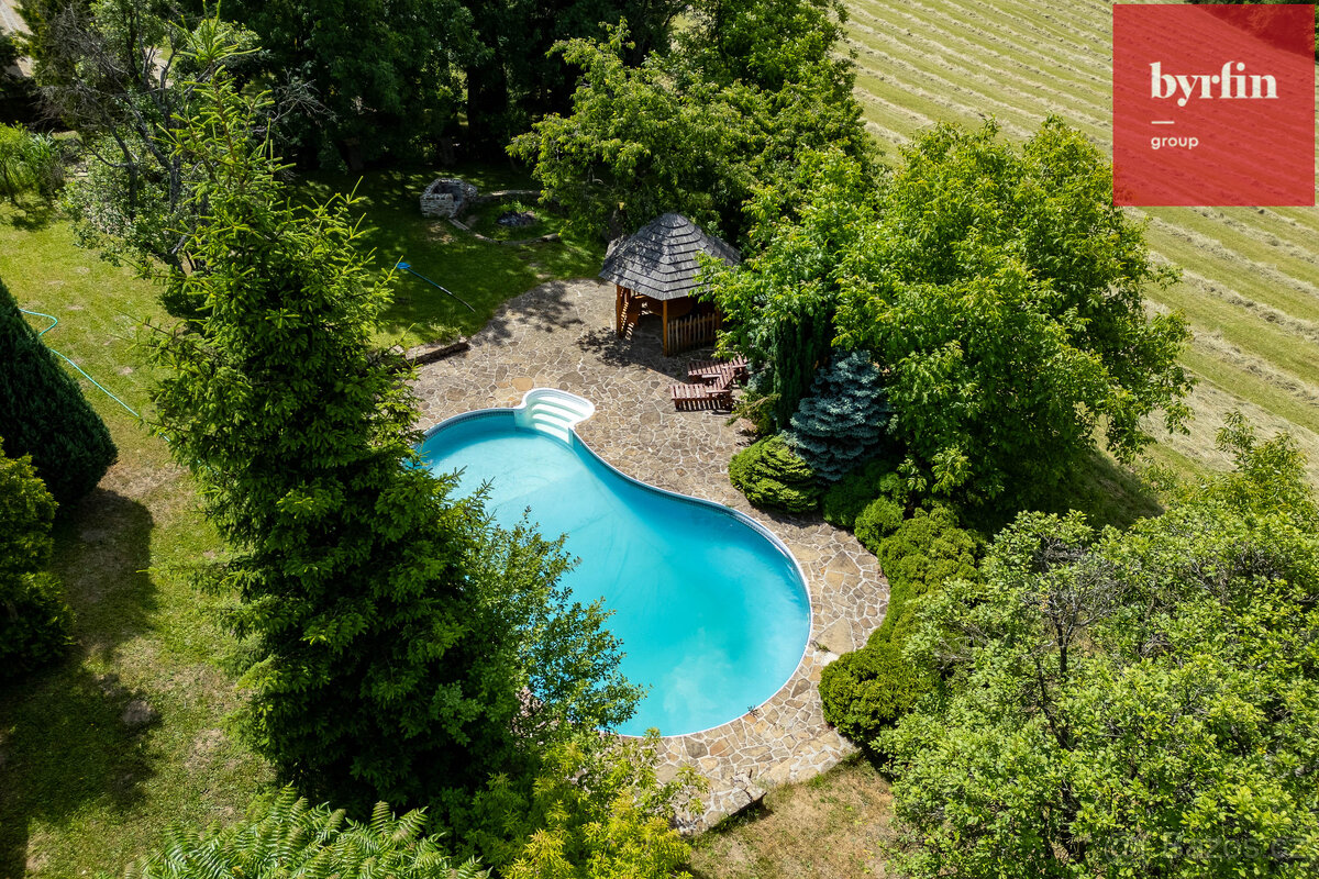 Exkluzivní nabídka bydlení – Dřevěná roubenka s historickým - 3