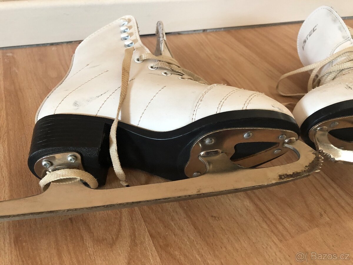 klasicke bile brusle divci 34 Jessica - 3