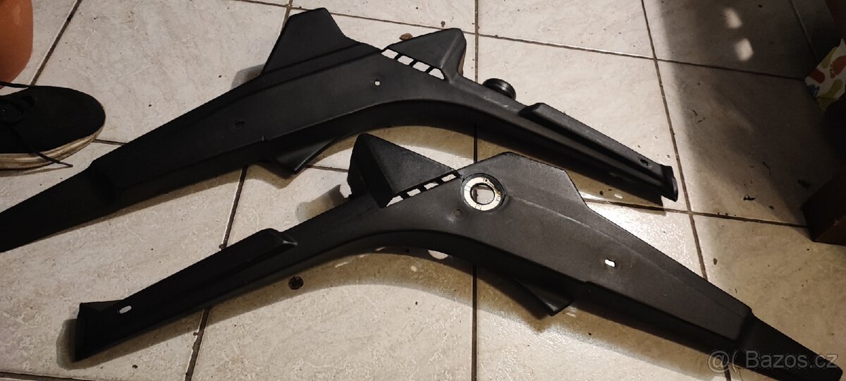 Manet korado boční plast - 3