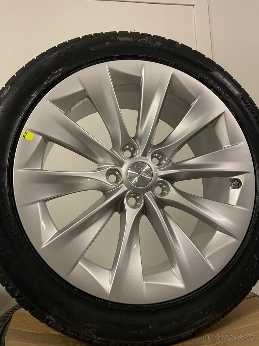 Original zimni Tesla Model S r19 + 245/45/19 100% - 3