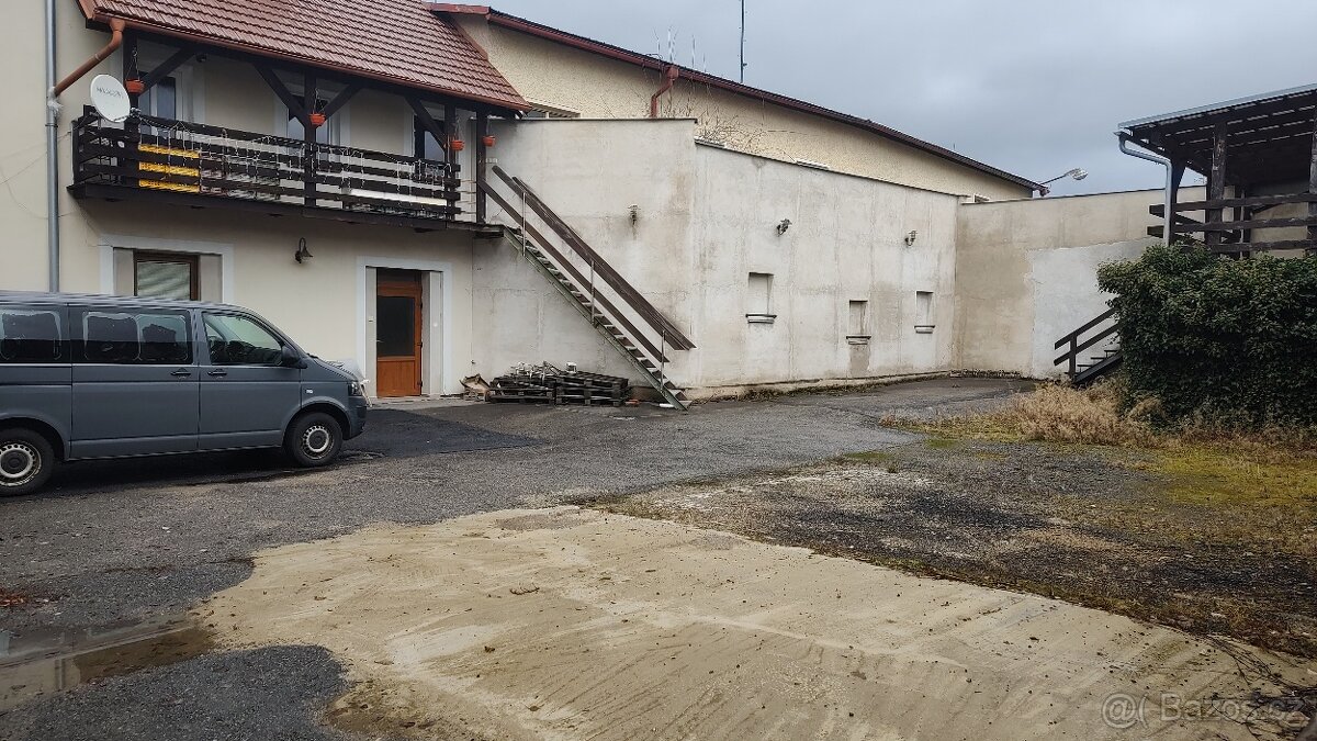 Dům s penziónem a obchodem na náměstí v Horní Plané - 3