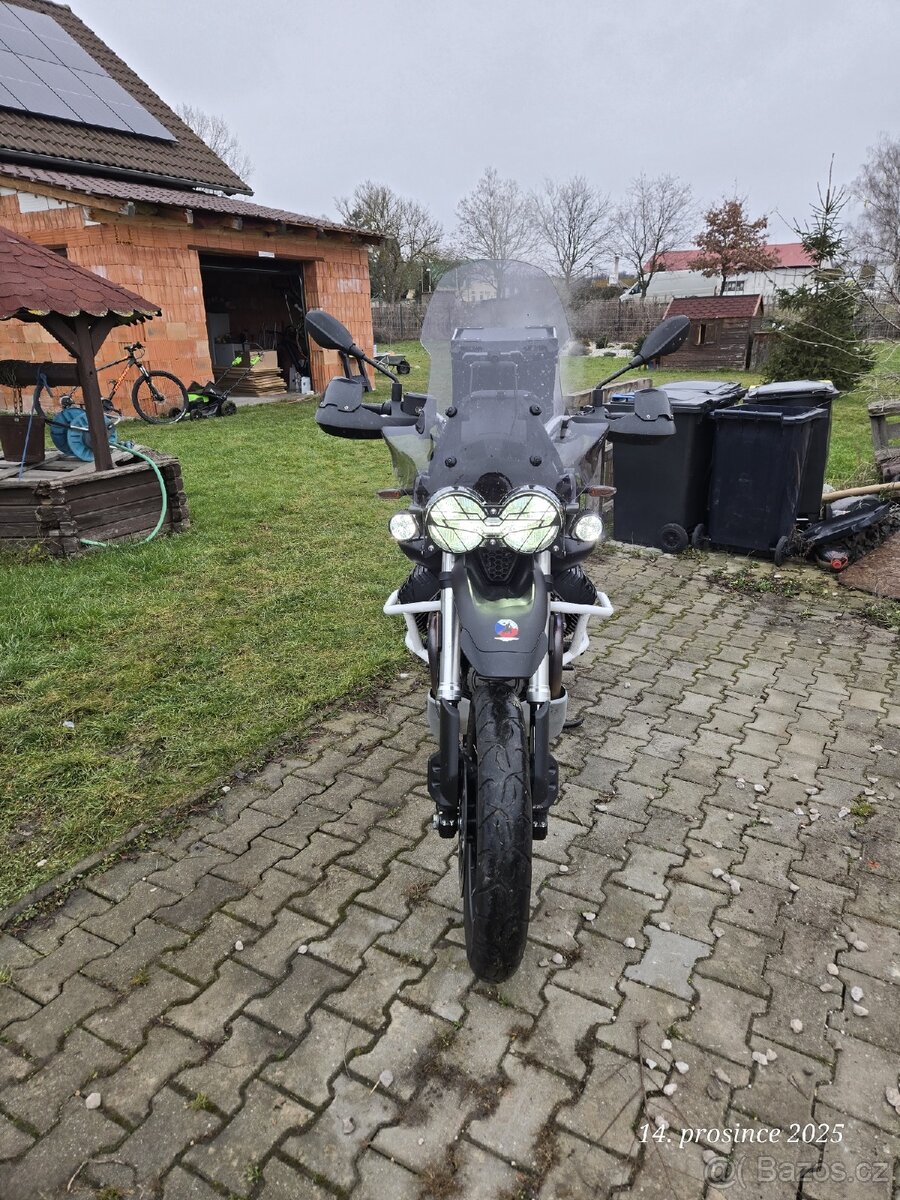 Moto Guzzi V85TT - 3