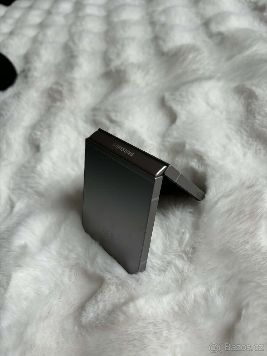 Samsung Z flip6 - 3