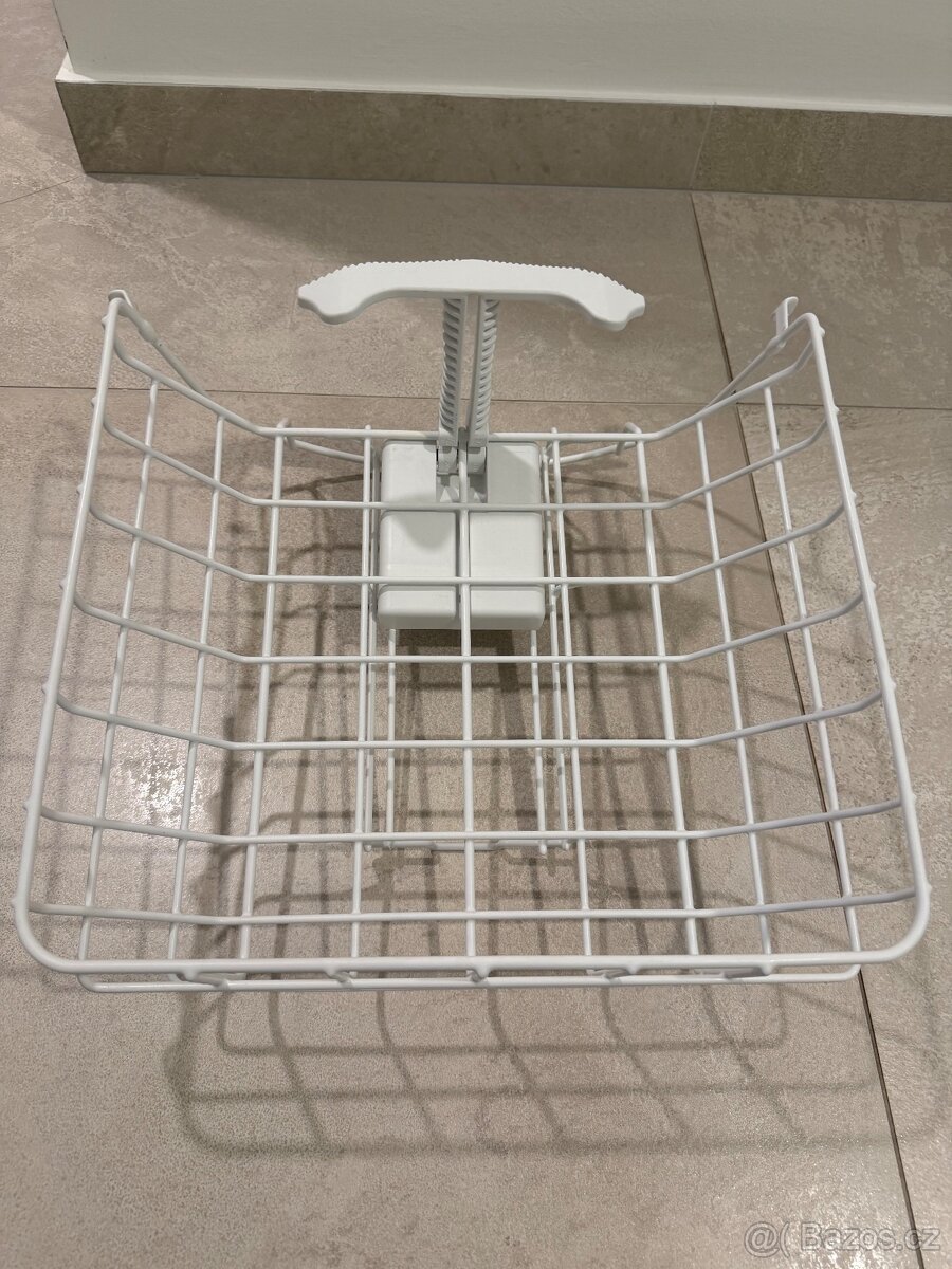 Mezikus k pracce a susicce AEG - 3