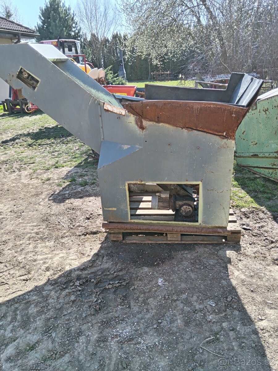 Příjmový koš a pytlovací váha na brambory - 3