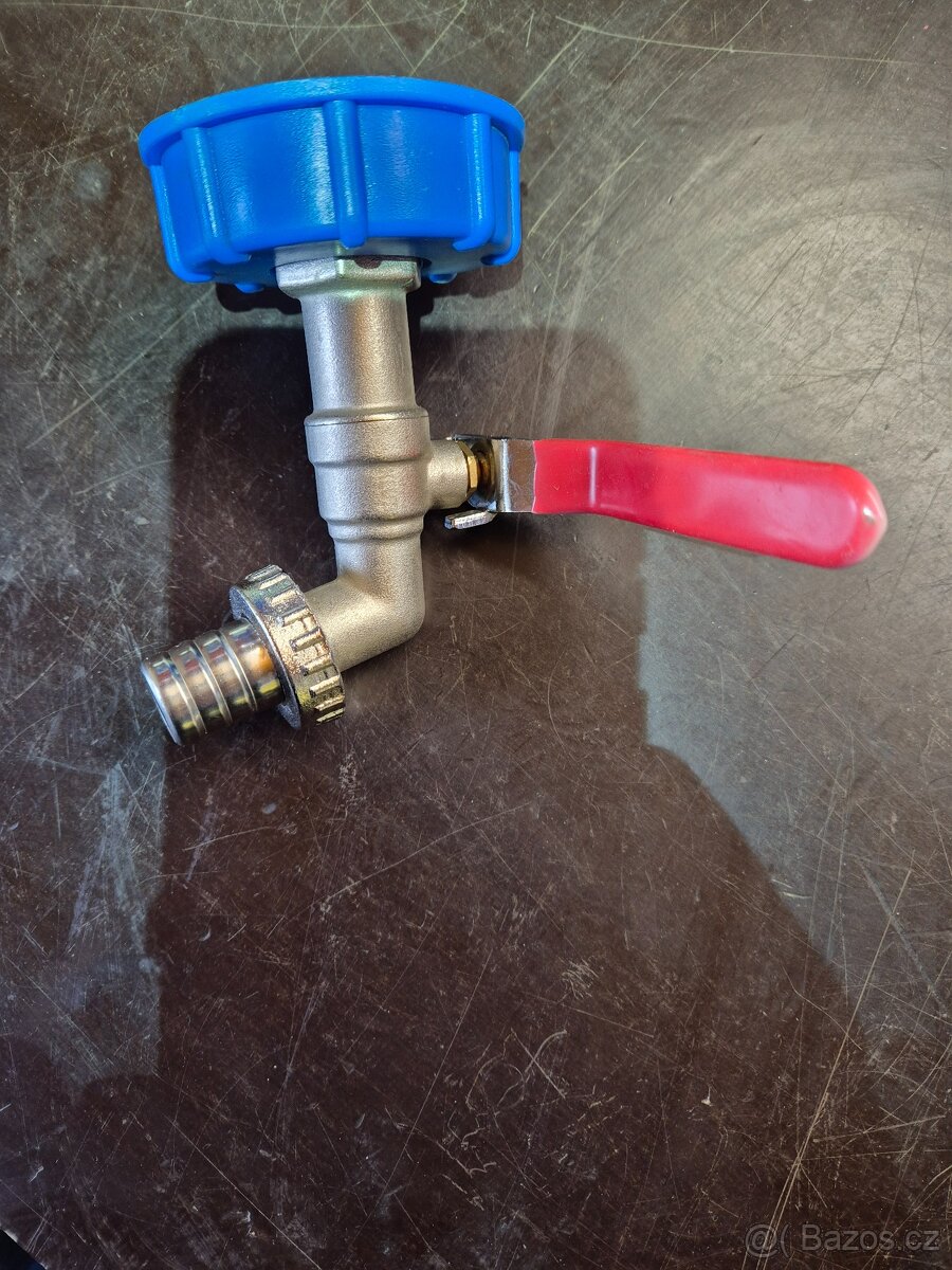 Kohout na IBC kontajner - 3