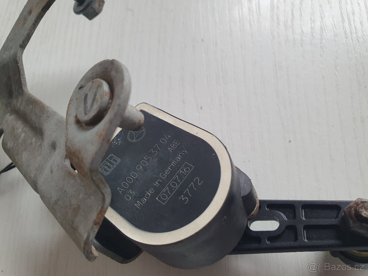 MERCEDES BENZ SNÍMAČ VÝŠKY VOZU SENZOR SVĚTLO A0009053704 - 3