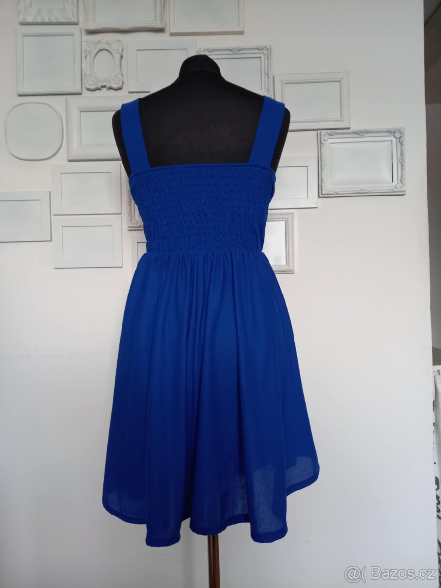 Zářivě modré šaty - 3