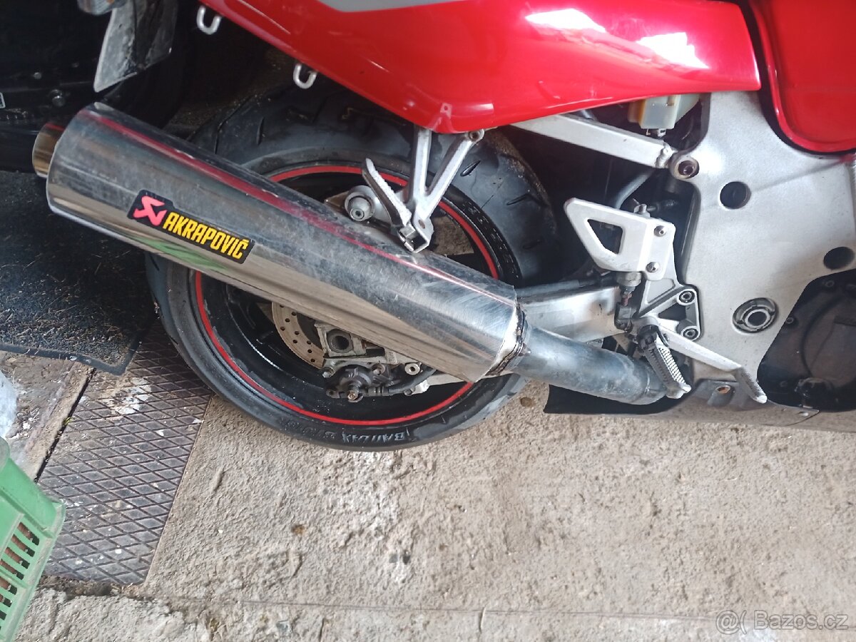 Suzuki GSXR 600 Srad - 3