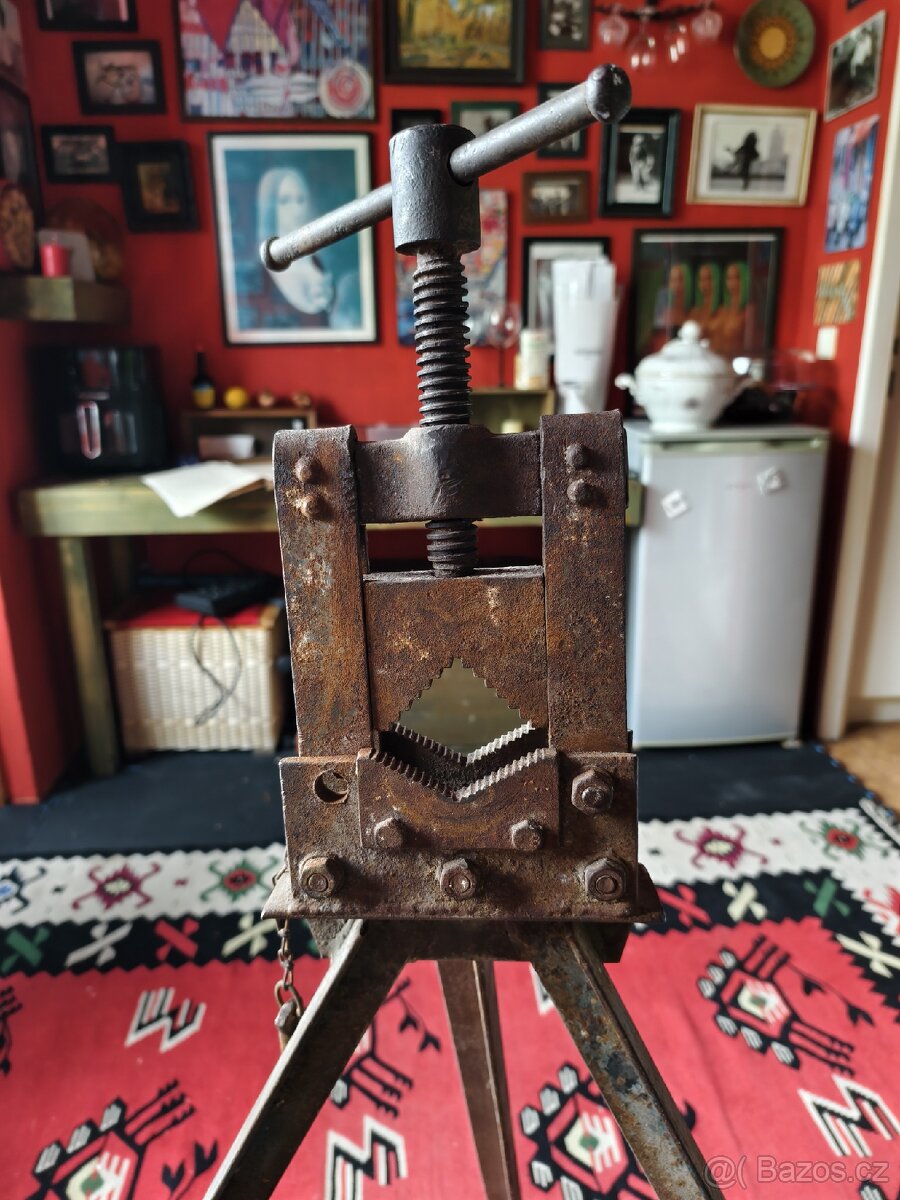 Svěrák na trubky - 3