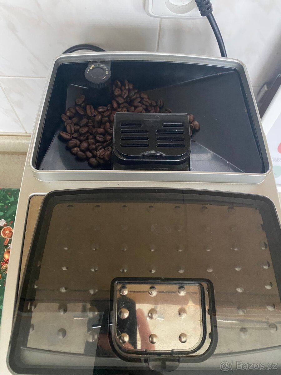 Kávovar Delonghi ECAM - 3