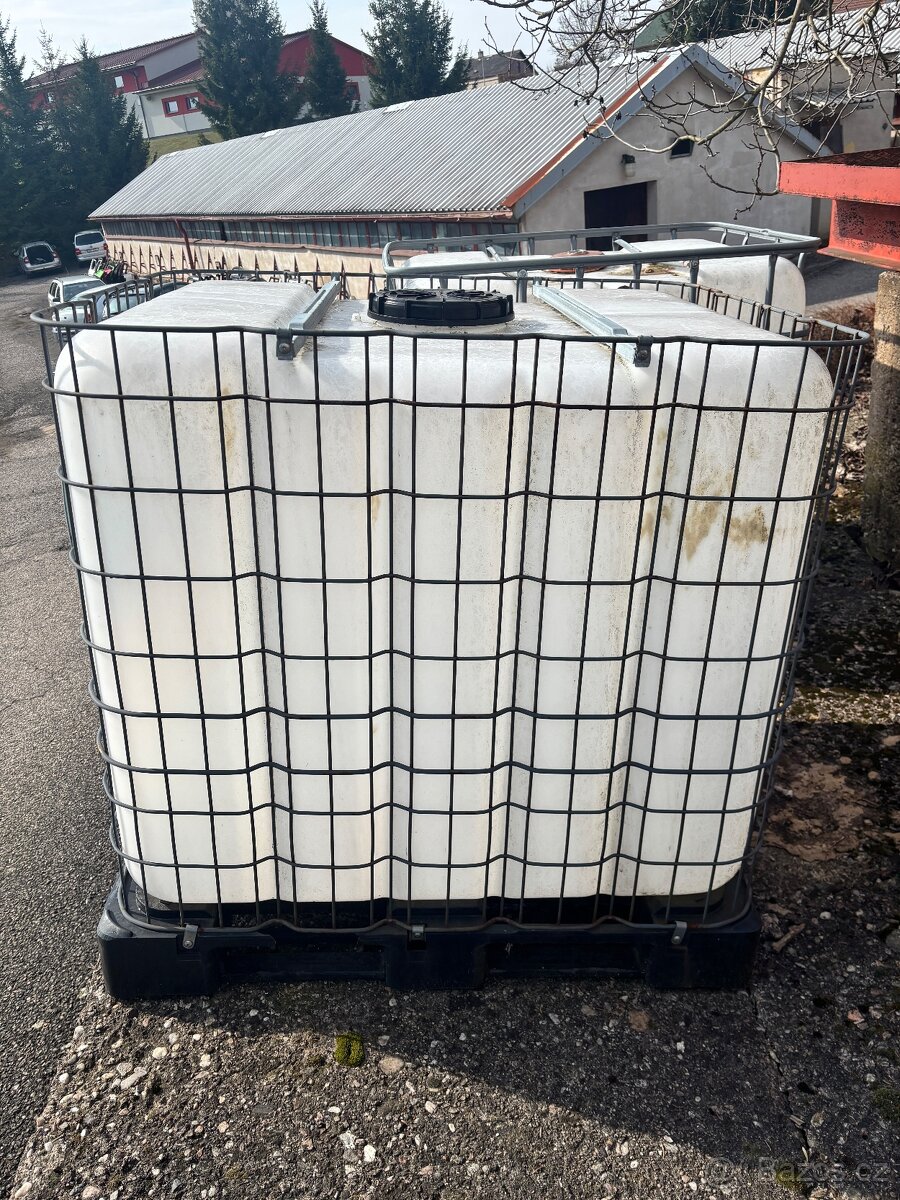 Nádrž na vodu 1000l - 3