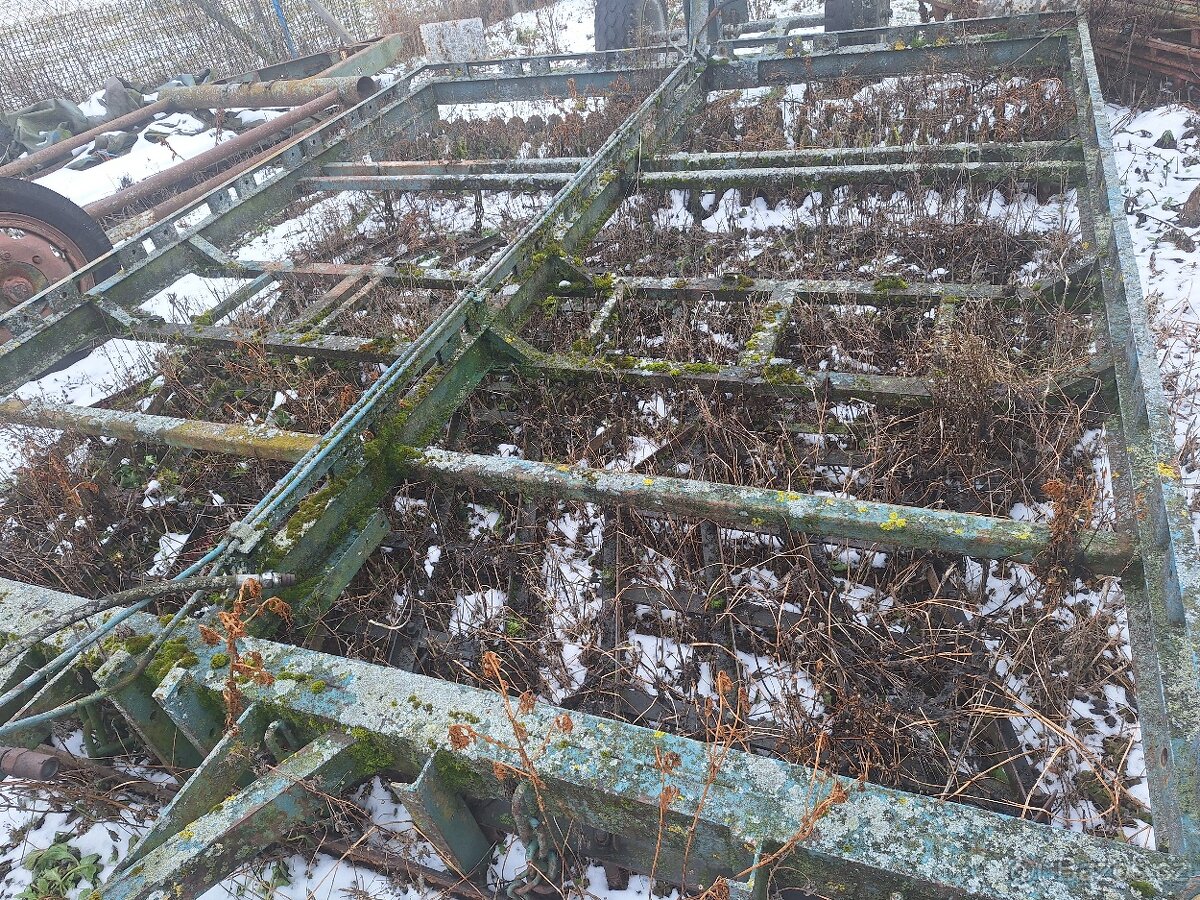 Brany, kombinátor - 3