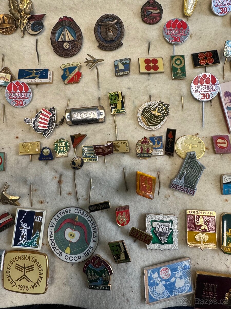 90 kusů odznaků, sbírka, různé - 3