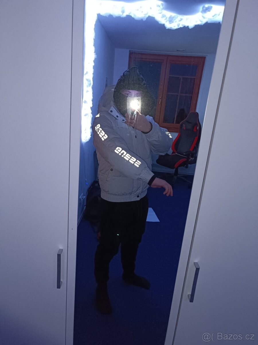 GUESS Péřová bunda - 3