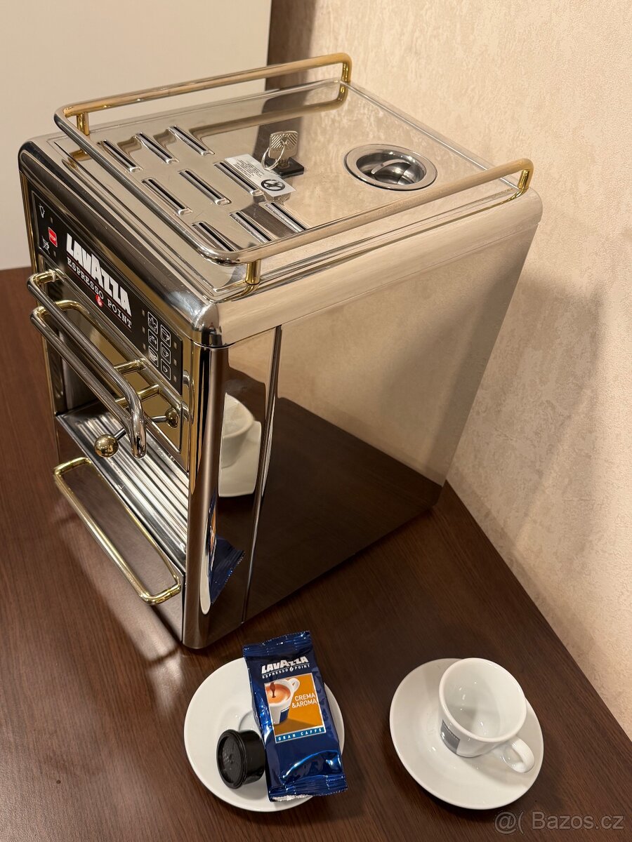 Kávovar LAVAZZA - 3