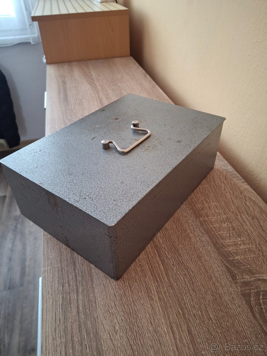 Příruční trezor, pokladnička Kovona. ČSSR - 3