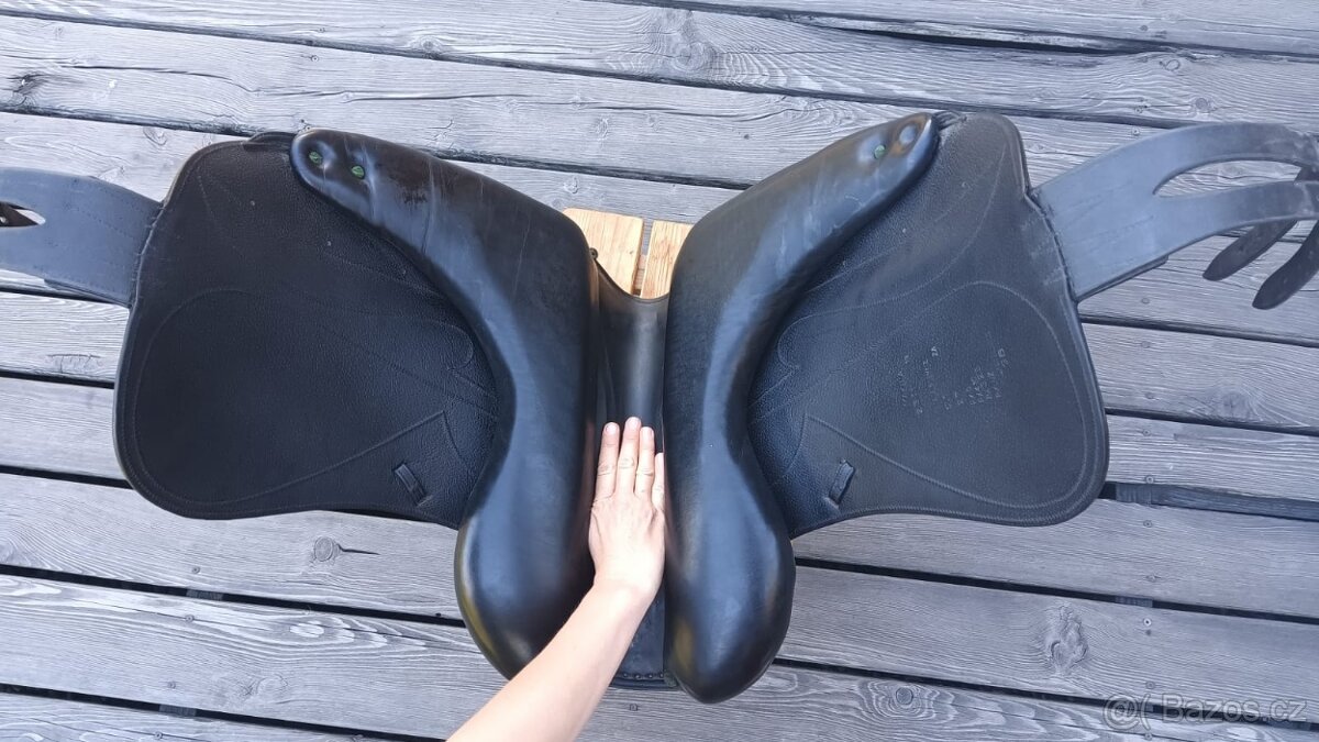 Drezurní sedlo Devoucoux Makila, 17,5 komora 2 - 3