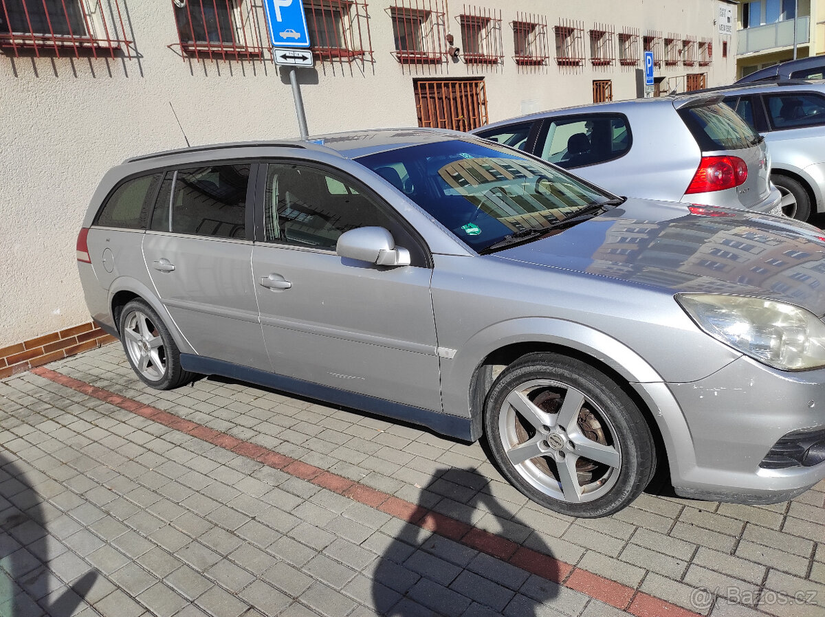 Opel Vectra SW 110 kW rok 2008 - 3