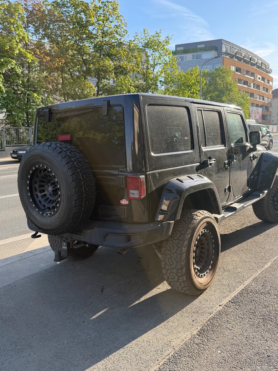 Jeep Wrangler Sahara - 3
