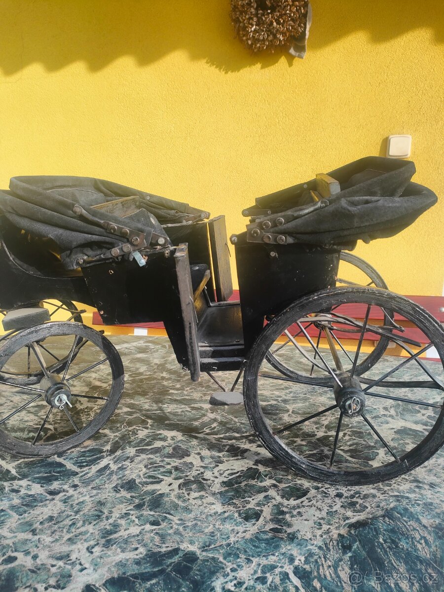 Starý koňský kočár pro panenky Landauer - 3