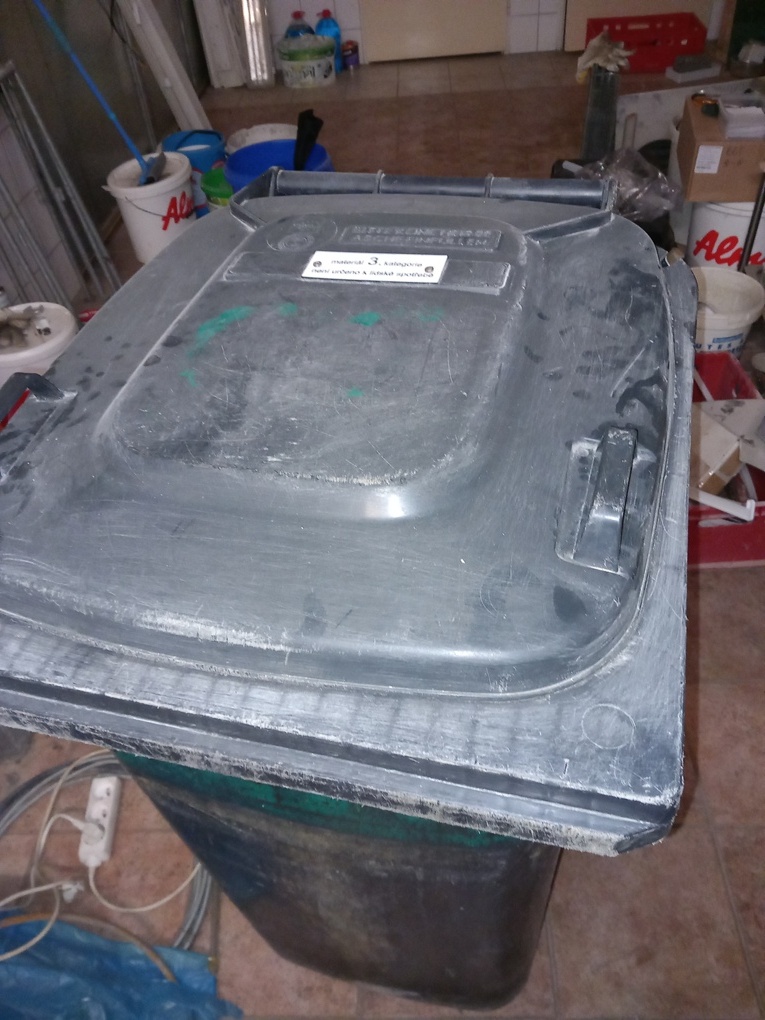 Plastová popelnice 240L - 3