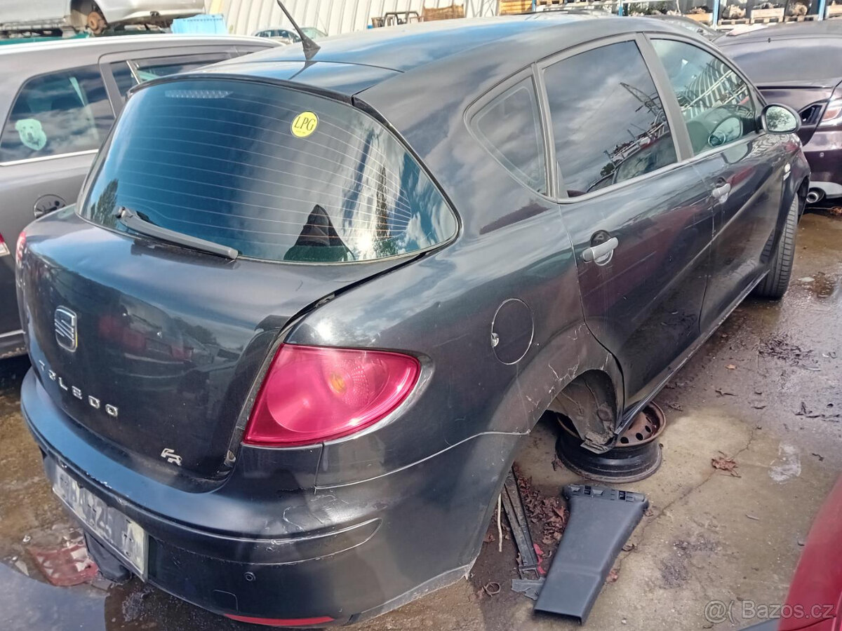 Seat Toledo 1.6 ( BSE ) 75kW r.2007 černá na náhradní díly - 3