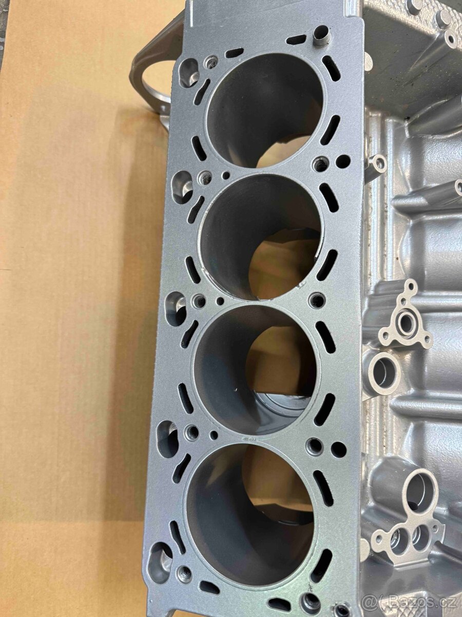 Blok motoru BMW V8 - 3