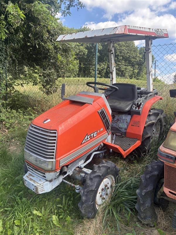 TRAKTOR KUBOTA se stříškou - 3