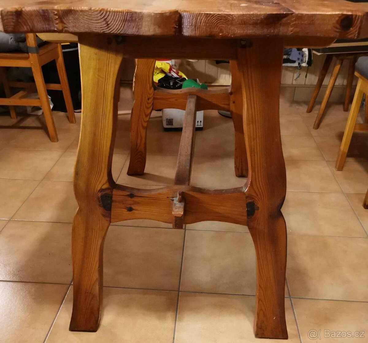 Prodám stůl z masivu a 4 židle - 3