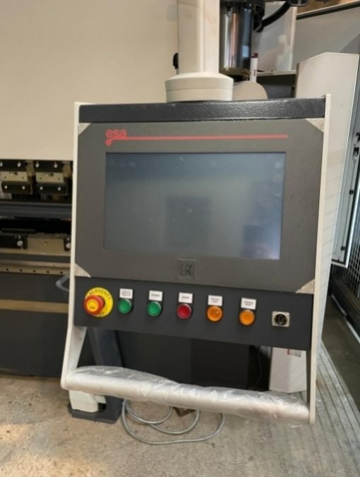 Rok 2024 a hydraulický lis SX 30220 - 3