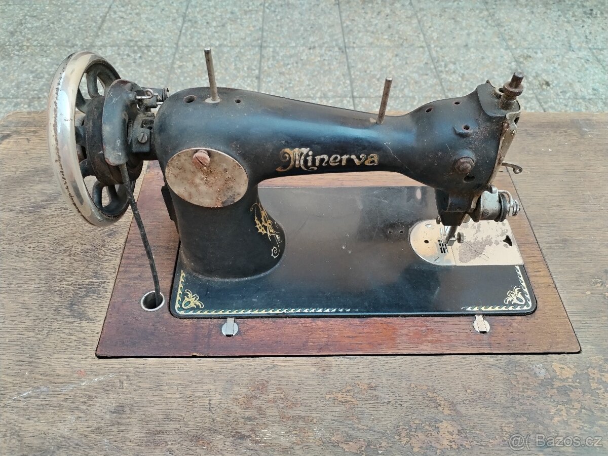 Starý šicí stroj Minerva - 3