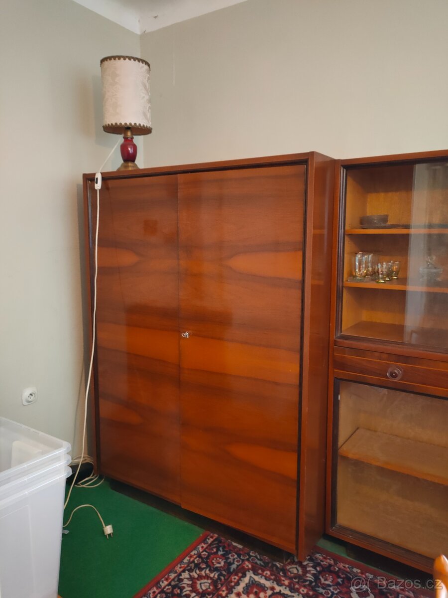 Starožitný dýhový nábytek - 3