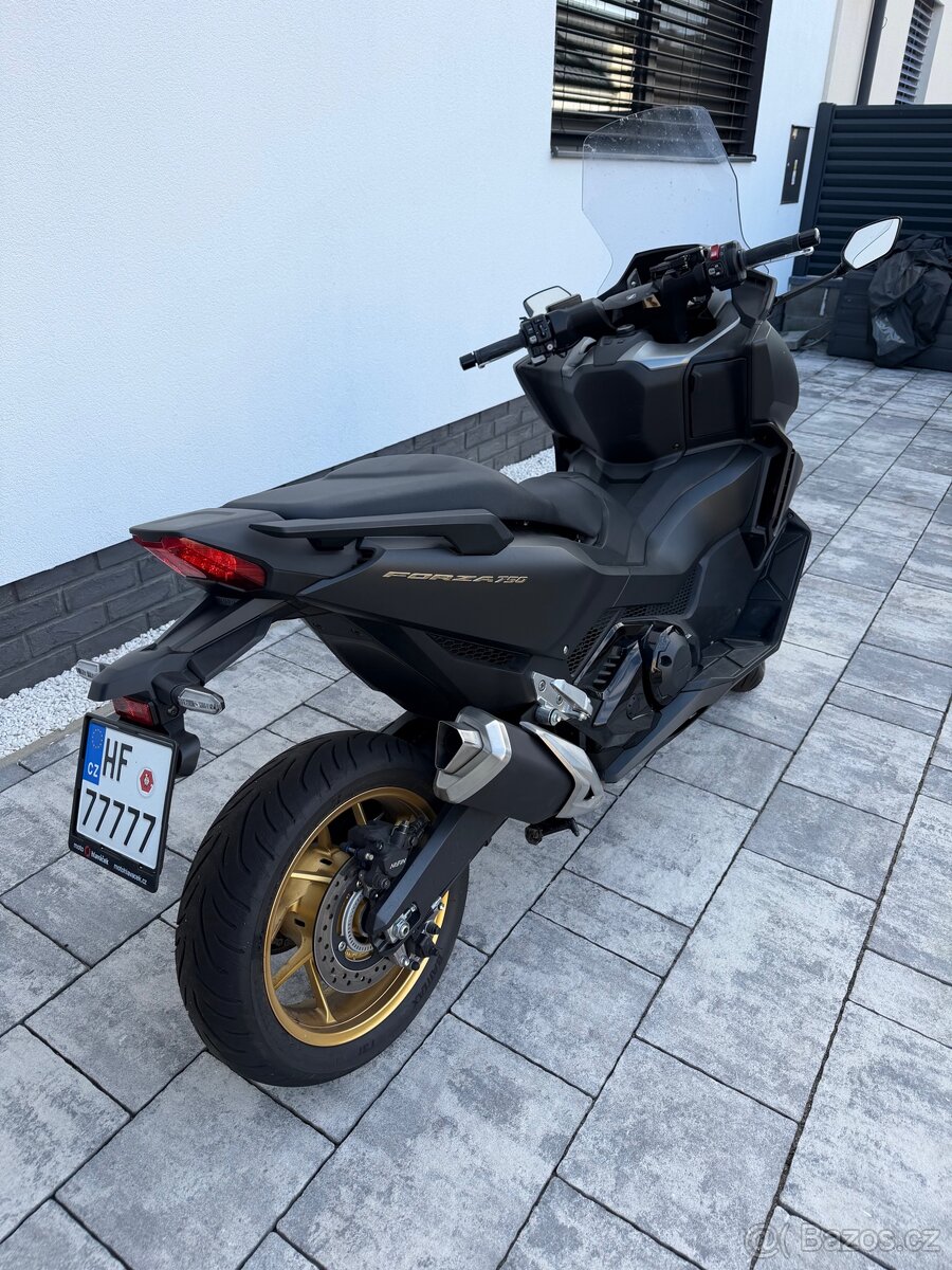 Honda Forza 750 - 3