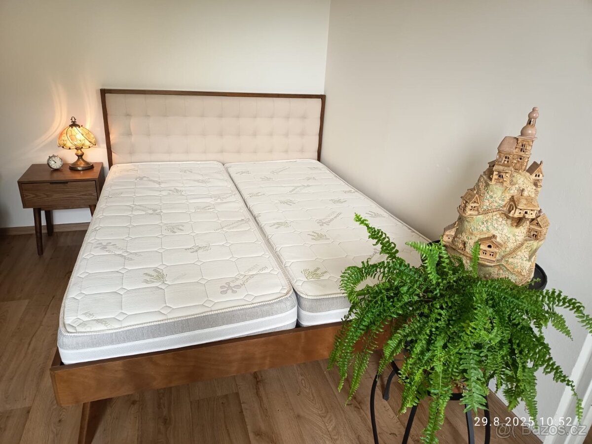 Postel s matracemi + 2 noční stolky - 3