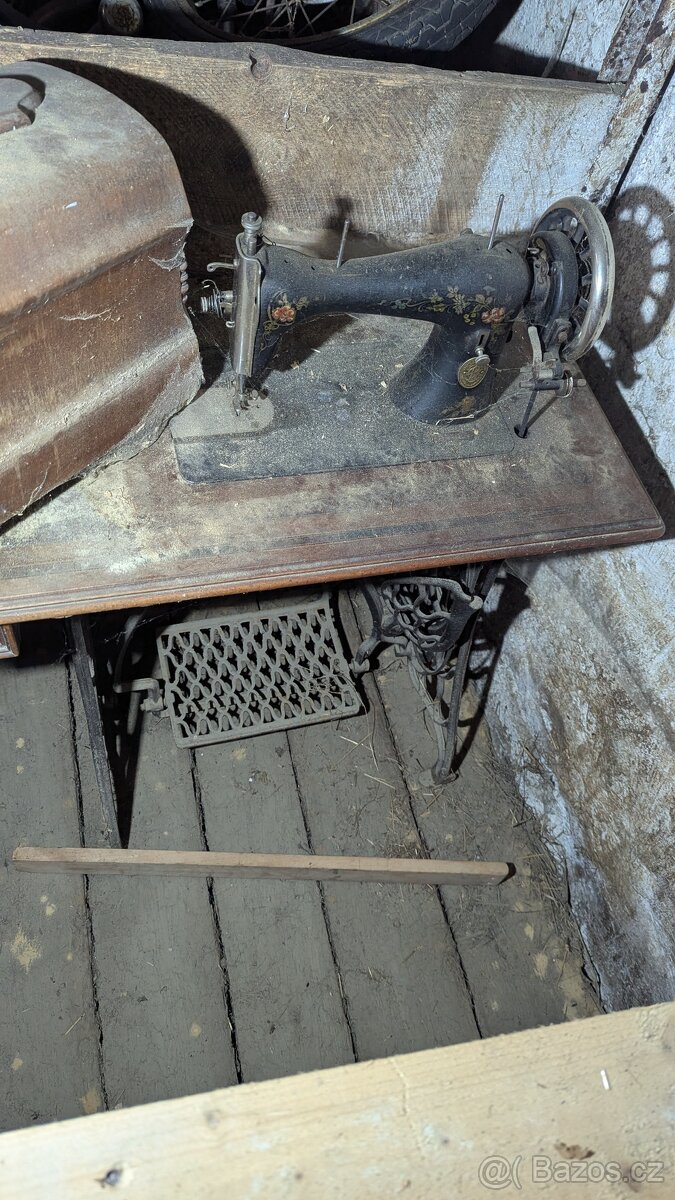 Staré šicí stroje - 3