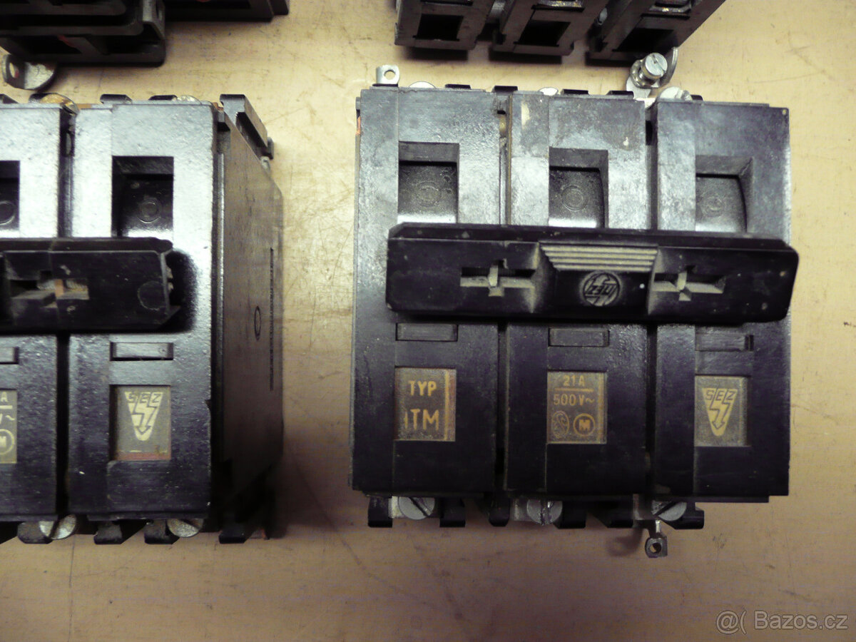 Černé třífázové jističe OEZ - 3