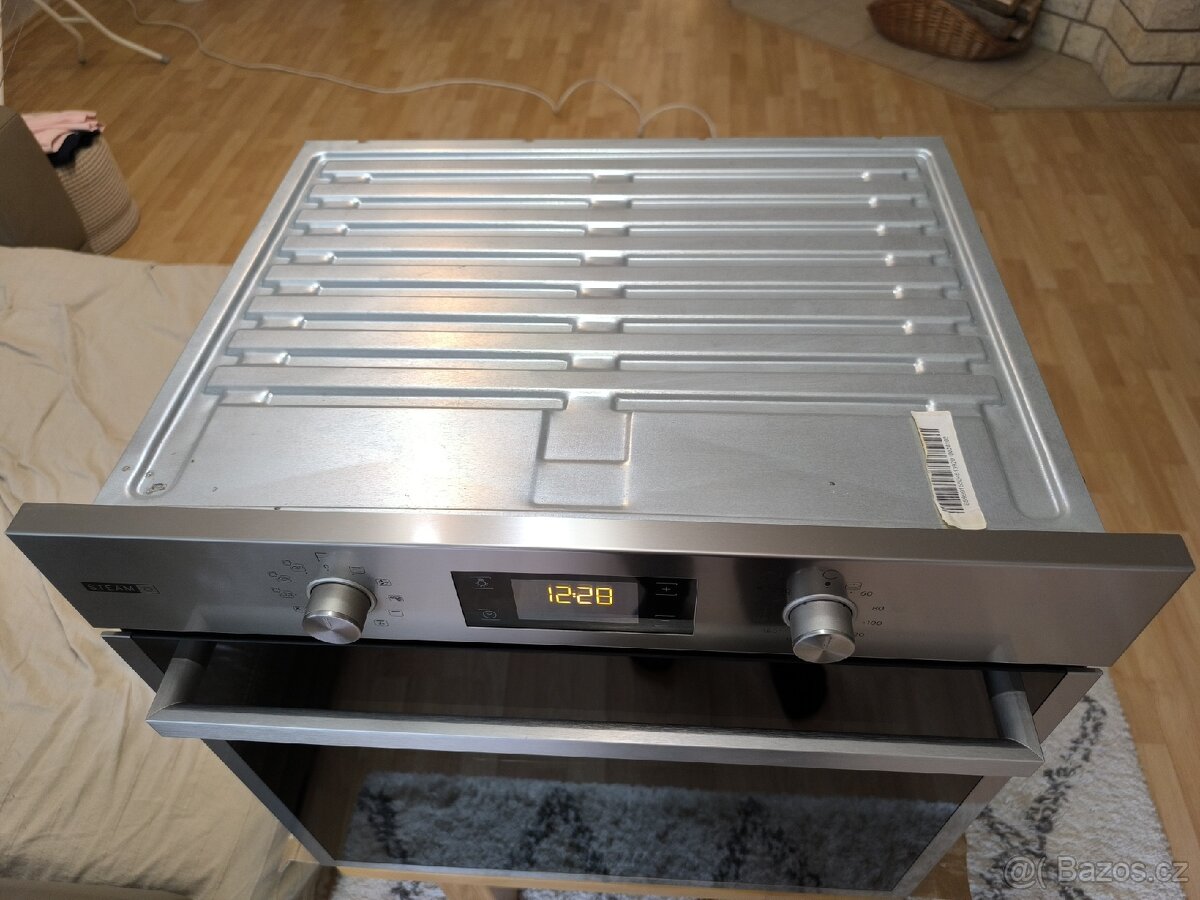 Vestavná horkovzdušná trouba Whirlpool - 3